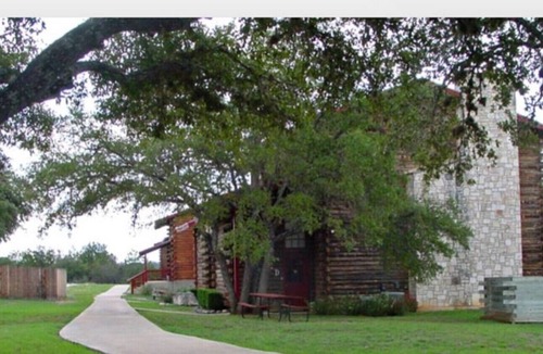 Bandera Condo | Peaceful Country Cabin in Bandera 2B