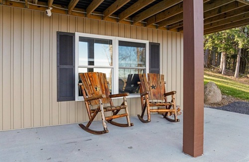 Turin House | Peaceful Country Getaway w/Hot Tub & Trails