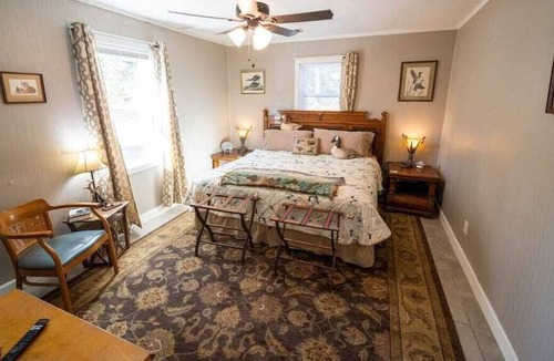 Bismarck Cottage | Peaceful country setting! Granny's Hidden cottage