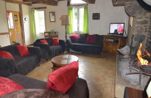 Isigny-le-Buat House | Peaceful Countryside Home