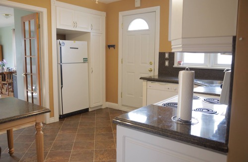 Newcastle House | Peaceful & Cozy 3 Bedroom House In Newcastle, ON