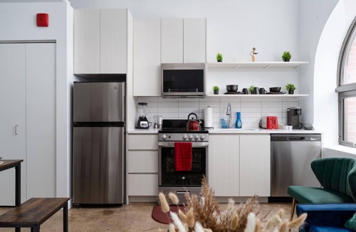 Uptown Apartment | Peaceful Cozy Beach View| 13 mins DT | 4 mins Lake