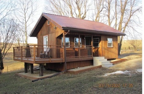 La Farge Cabin | Peaceful Cozy Cabin Close to Kickapoo Reserve