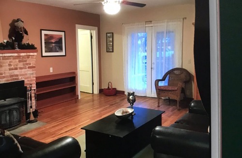 Hot Springs Cottage | Peaceful Creekside Cottage