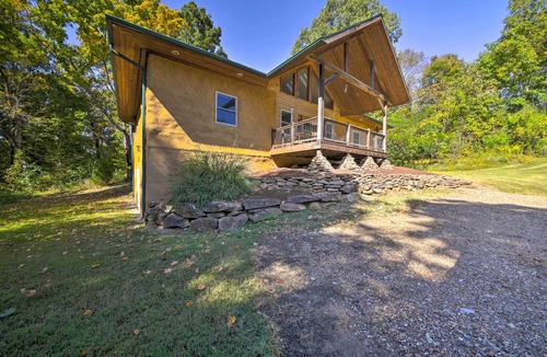 Carbondale House | Peaceful Custom Carbondale Home w/Pool, Near SIU!