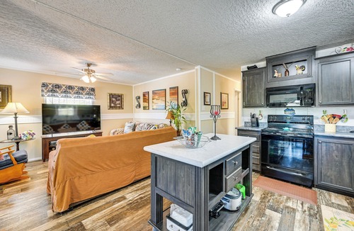 Stokes Cottage | Peaceful Danbury Getaway - 3 Mi to Hanging Rock!
