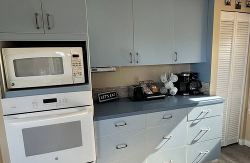 Tacoma Cottage | Peaceful Dash Point Cottage - Panoramic Water and Mountain Views