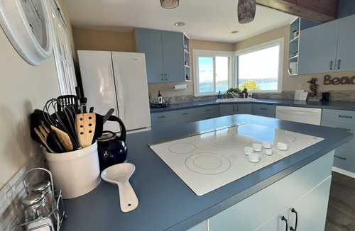 Tacoma Cottage | Peaceful Dash Point Cottage - Panoramic Water and Mountain Views