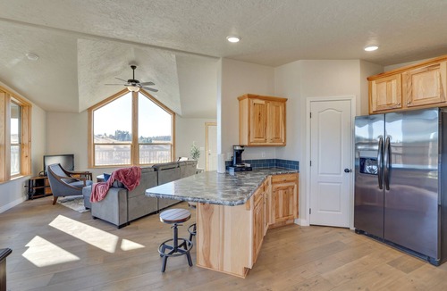 Harvard Cottage | Peaceful Deary Vacation Rental w/Deck & Views!