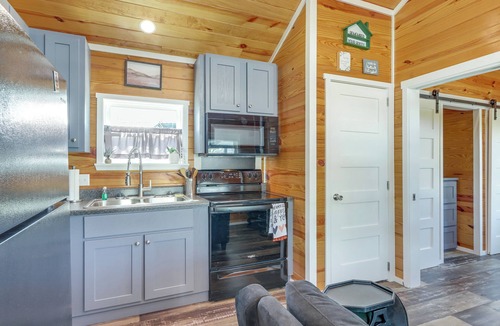 Morganton House | Peaceful Deck & Pool Access! Blue Ridge Tiny Home