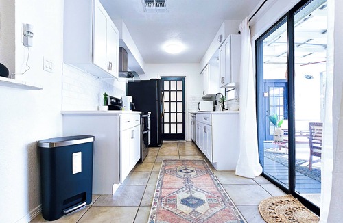 Flour Bluff House | Peaceful | Designer Rental | 2 Workstations | King