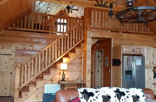 Lake Lure Cabin | Peaceful Dog-Friendly Cabin - Lakes & River Access
