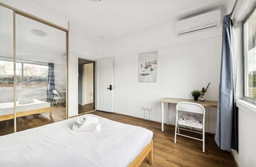 Padstow House | Peaceful Double Room Near Parks & Transit - Shared Bathroom and Kitchen