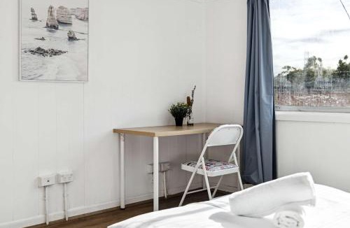 Padstow House | Peaceful Double Room Near Parks & Transit - Shared Bathroom and Kitchen