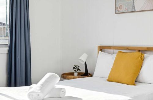 Padstow House | Peaceful Double Room Near Parks & Transit - Shared Bathroom and Kitchen