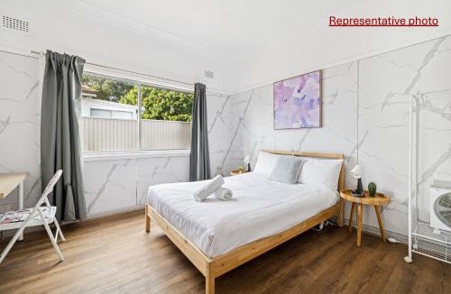 Padstow House | Peaceful Double Room Near Parks & Transit - Shared Bathroom and Kitchen