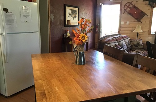 Ruidoso Cabin | PEACEFUL, EASY FEELING, HOT TUB! nFIREPLACE! PETS BY APPROVAL. WEEKLY DISCOUNTS