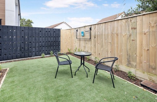 Lower Hutt Apartment | Peaceful Escape at Biddle Cres