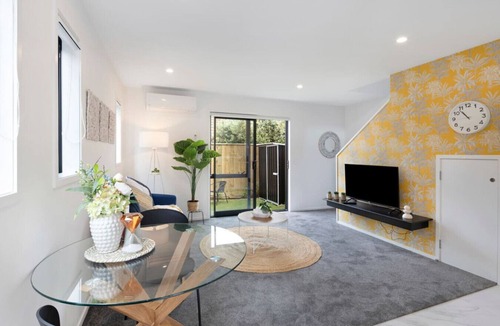 Lower Hutt Apartment | Peaceful Escape at Biddle Cres