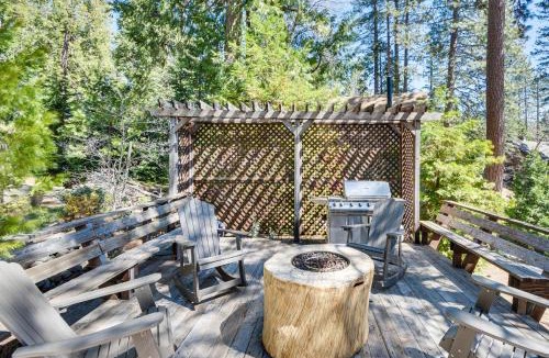 Arnold House | Peaceful Escape in the Pines: Arnold Cabin w/Deck
