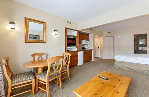 Oro-Medonte Apartment | Peaceful Escape King Bed and Outdoor Activities