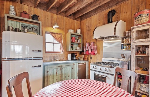 Fredericksburg House | Peaceful Escape with Jacuzzi Tubs, Steps from Main Street