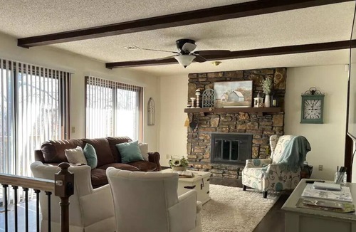 Bella Vista House | Peaceful Escape: Welcoming Home close to the Lake and Trails