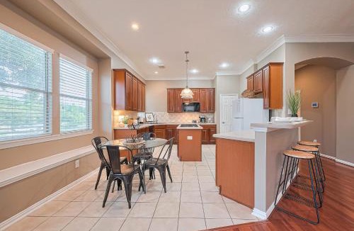 Conroe House | Peaceful Exec Home w Office Near Everything