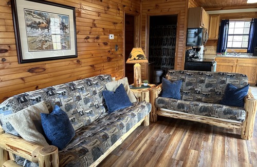 Townsend Cabin | Peaceful, extremely clean Treehouse cottage 10 min. from National Park entrance