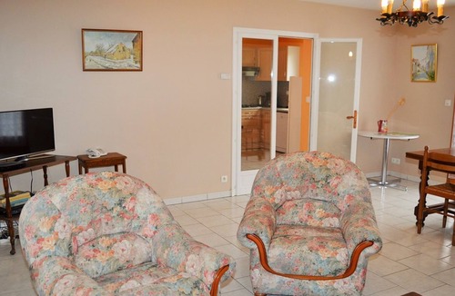 Saint-Laurent-de-Lin Cottage | Peaceful farmhouse between rivers and vineyards, pets allowed