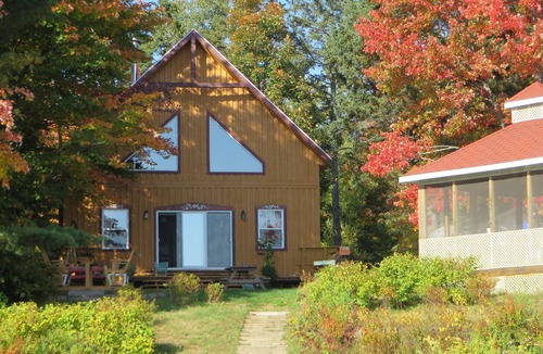 Saint-Elie-de-Caxton Ski Chalet | Peaceful family cottage on Lac Pleasant
