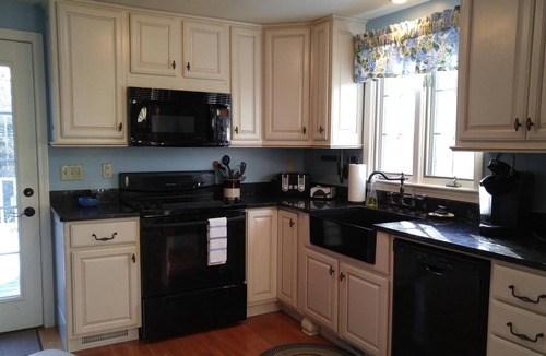 Hyannis Cottage | Peaceful. Family Friendly. Traditional Salt Box Central Air - w/Beach Pass