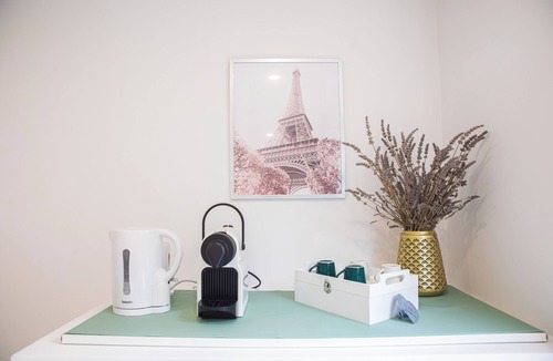 Varreddes Apartment | Peaceful & family-oriented ground floor with garden.