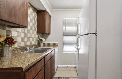 Monahans Apartment | Peaceful Family-sized Apartment