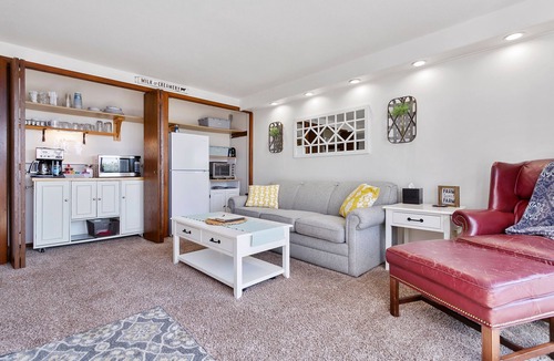 Lynden Apartment | Peaceful Farm Retreat on 117 Acres | Private Apartment, Hot Tub, Wide-Open Skies