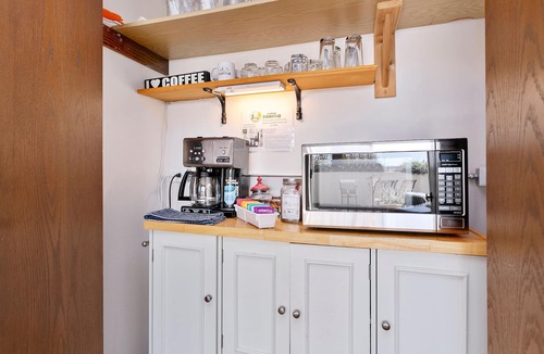 Lynden Apartment | Peaceful Farm Retreat on 117 Acres | Private Apartment, Hot Tub, Wide-Open Skies