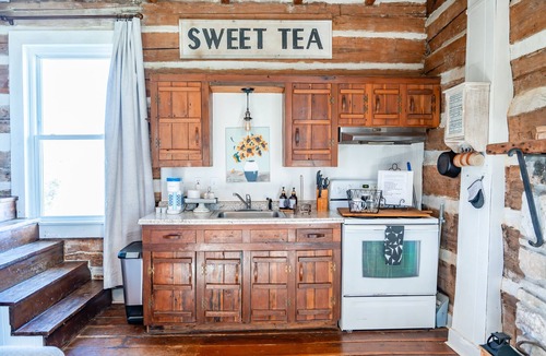 Columbia Cabin | Peaceful Farm Retreat 31 Acres Pond Fire Pit