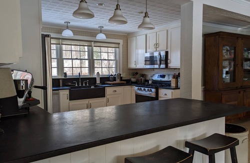 Lincoln House | Peaceful Farmhouse on the River