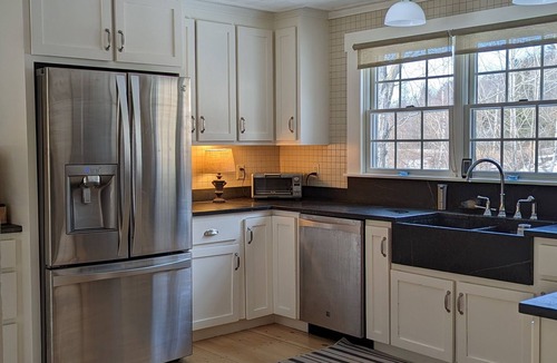 Lincoln House | Peaceful Farmhouse on the River