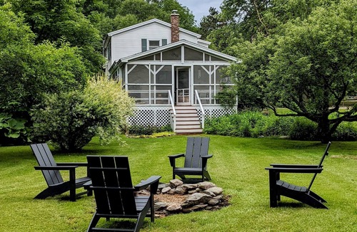 Lincoln House | Peaceful Farmhouse on the River