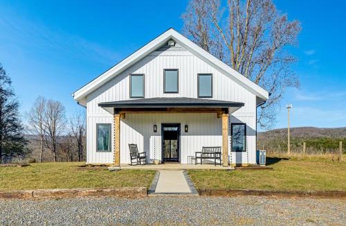 Blacksburg House | Peaceful Farmhouse Retreat 6 Mi to Virginia Tech!