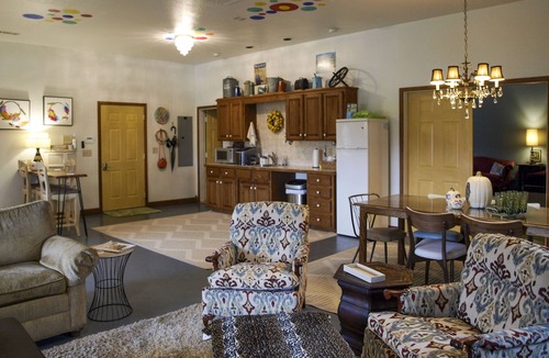 Fayetteville Cottage | Peaceful Fayetteville Getaway - Pets Welcome!