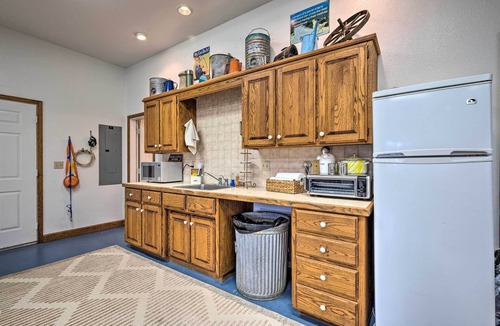 Fayetteville Cottage | Peaceful Fayetteville Getaway - Pets Welcome!