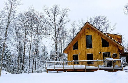 Whitefield Ski Chalet | Peaceful Forest Chalet