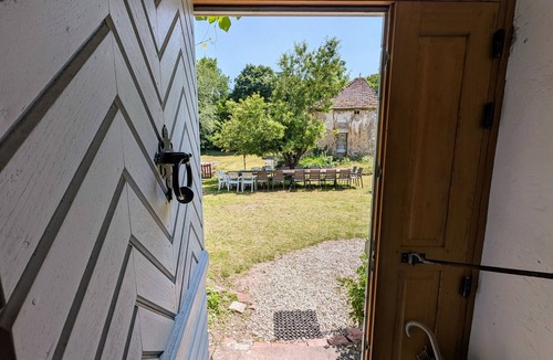 Montigny-les-Cherlieu Cottage | Peaceful Cottage near Forests