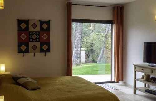 Saint-Victor-des-Oules Villa | Peaceful setting, 4 bedrooms, heated pool and jacuzzi close to Uzes and Avignon