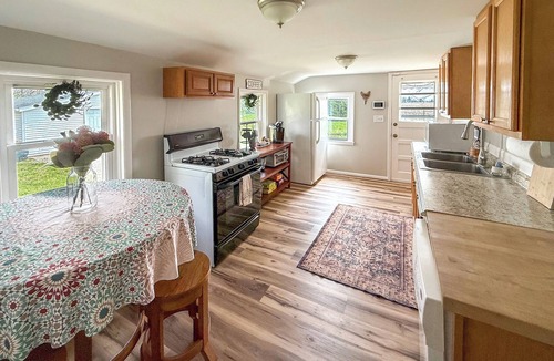 Franklin Cottage | Peaceful Franklin Cottage ~ 1 Mi to Downtown!