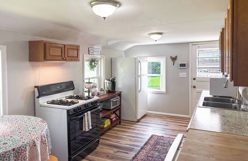 Franklin Cottage | Peaceful Franklin Cottage ~ 1 Mi to Downtown!