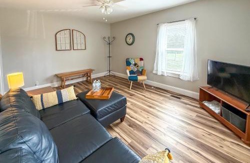 Franklin House | Peaceful Franklin Cottage ~ 1 Mi to Downtown!