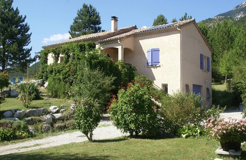 Marignac-en-Diois House | Peaceful Garden Stay, Diois